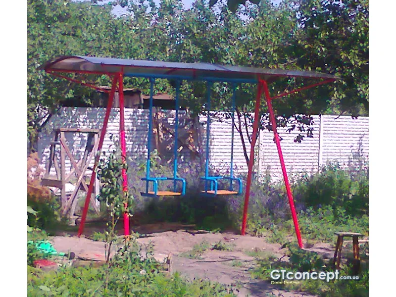 Металлические качели с навесом